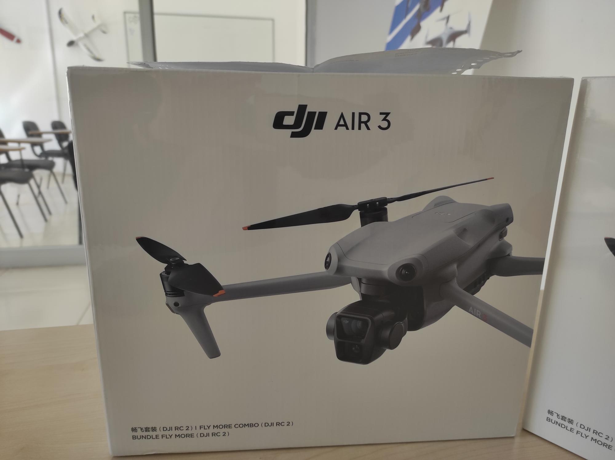 DJI Air 3 Fly More Combo (Ekranlı Kumandalı)